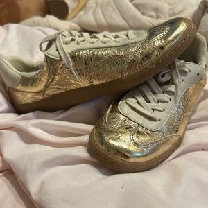 Gold sneaker
